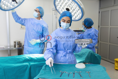 What medical clothing is most comfortable for working in the intensive care unit